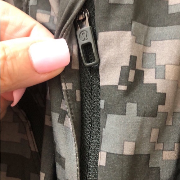 LIKE NEW! Lululemon Pace Breaker Short *Linerless 9" - Picture 10 of 13